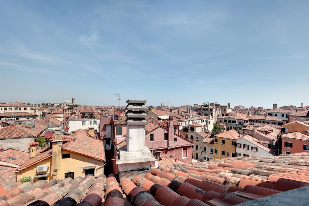 Ca' Badoer Attic Apartment เวนิส ภายนอก รูปภาพ
