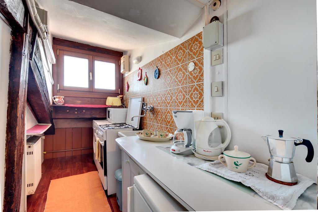 Ca' Badoer Attic Apartment เวนิส ภายนอก รูปภาพ