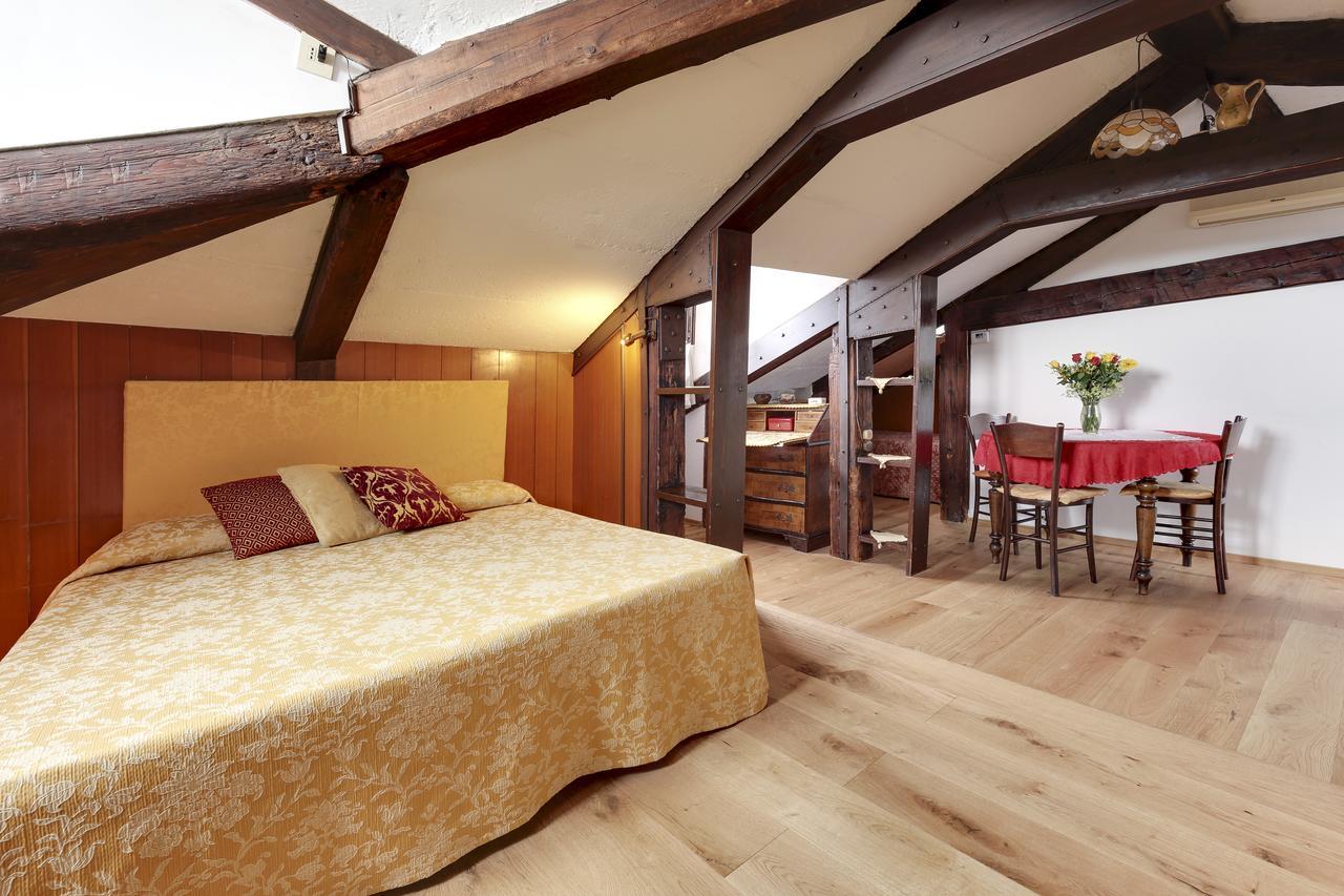 Ca' Badoer Attic Apartment เวนิส ภายนอก รูปภาพ